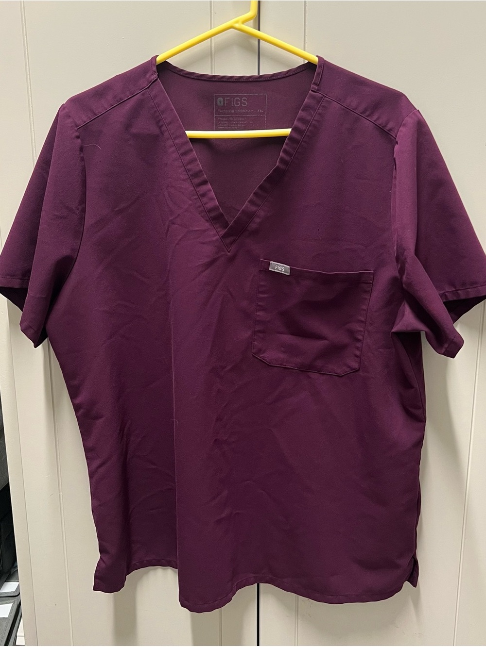 FIGS Women’s Petite Scrub Set in Plum